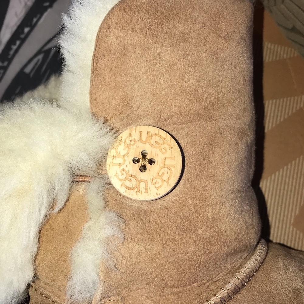 Ugg Bailey Button - image 4